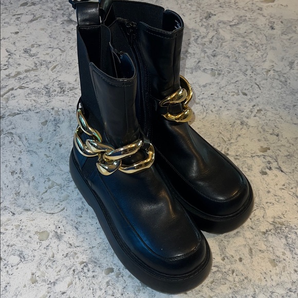 ASOS DESIGN Artist Chelsea Boots with chain in black size 8 - Picture 1 of 6